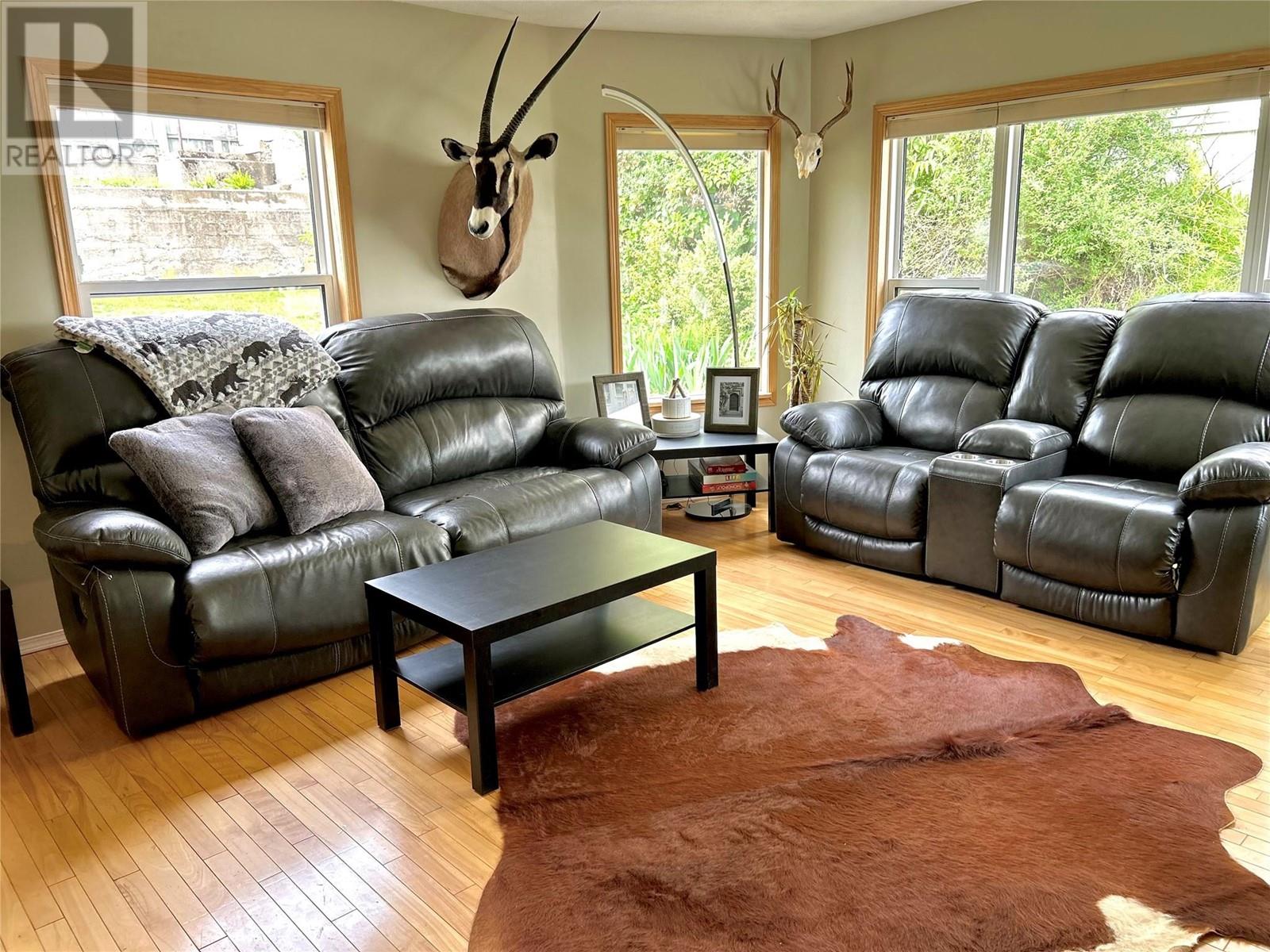 Property at 715 Shakespeare Street image 3