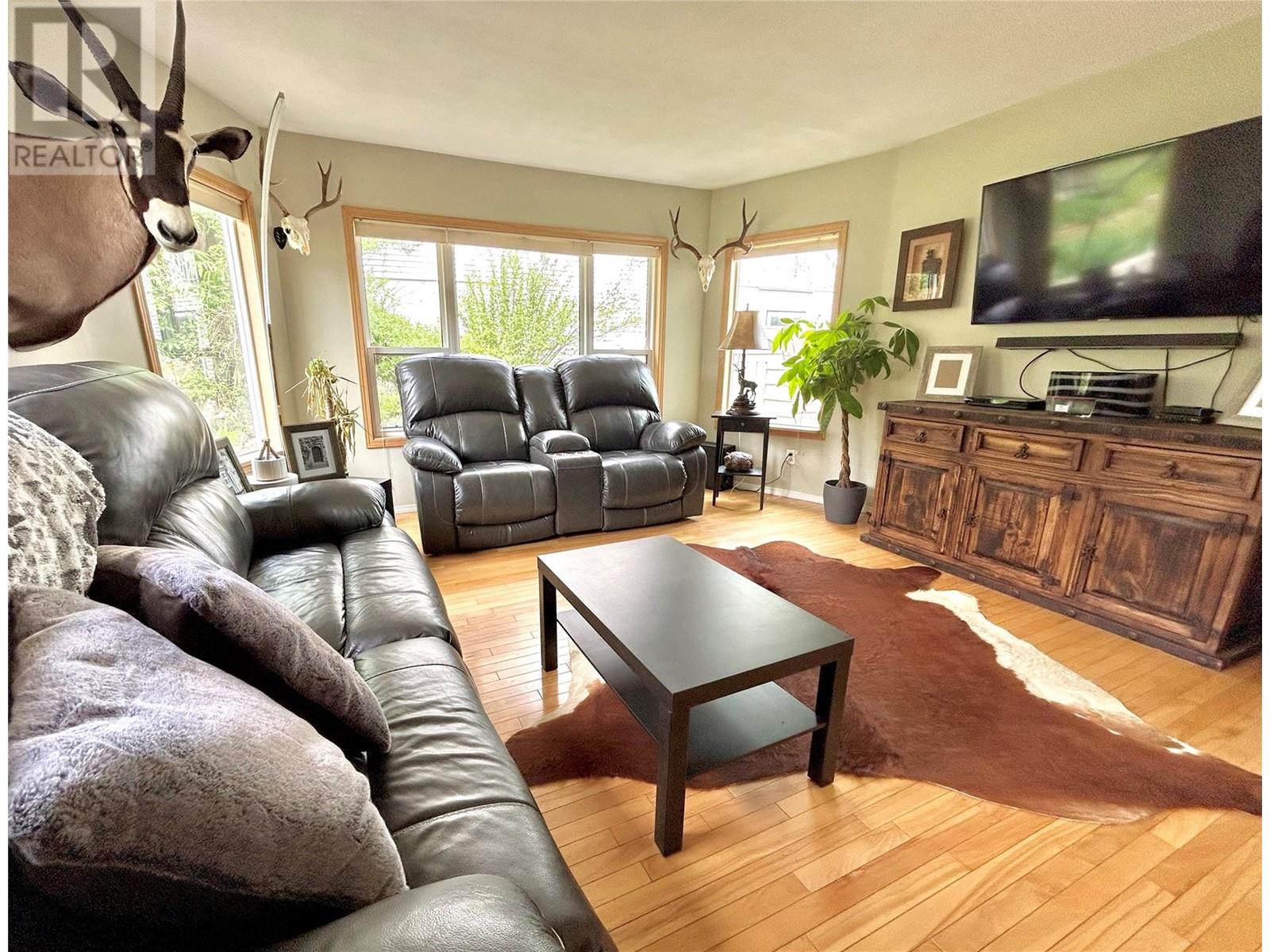 Property at 715 Shakespeare Street image 4
