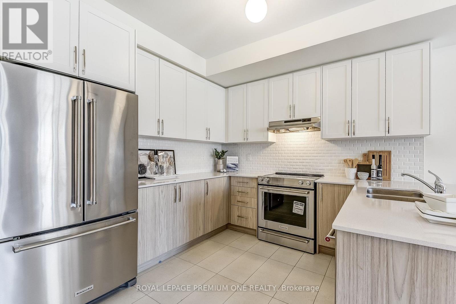 85 Tennant Circle N, Vaughan, Ontario  L4H 5L5 - Photo 11 - N12145144