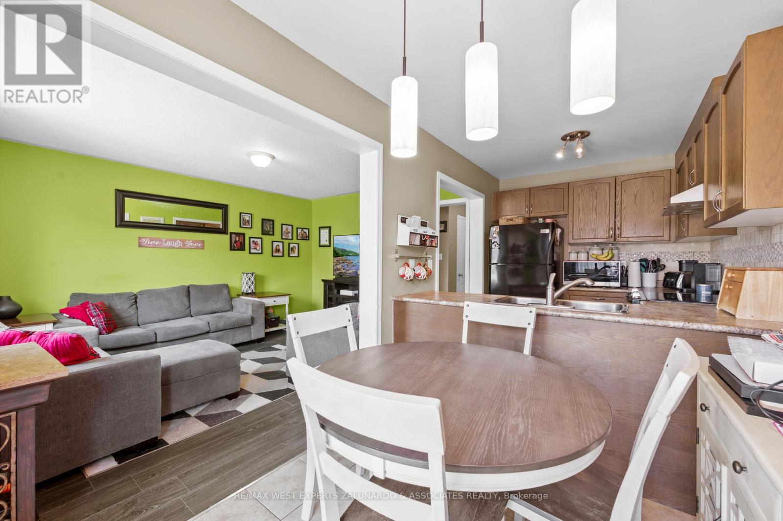156 Stonemount Crescent, Essa, Ontario  L0M 1B4 - Photo 10 - N12145211