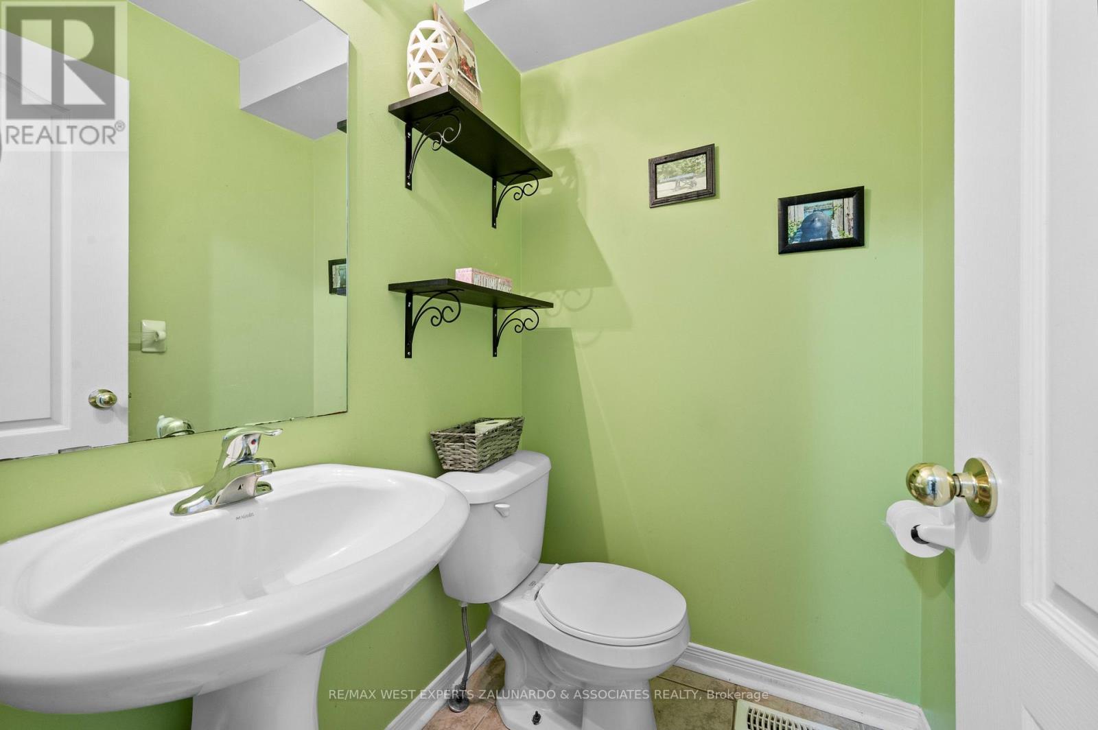 156 Stonemount Crescent, Essa, Ontario  L0M 1B4 - Photo 15 - N12145211