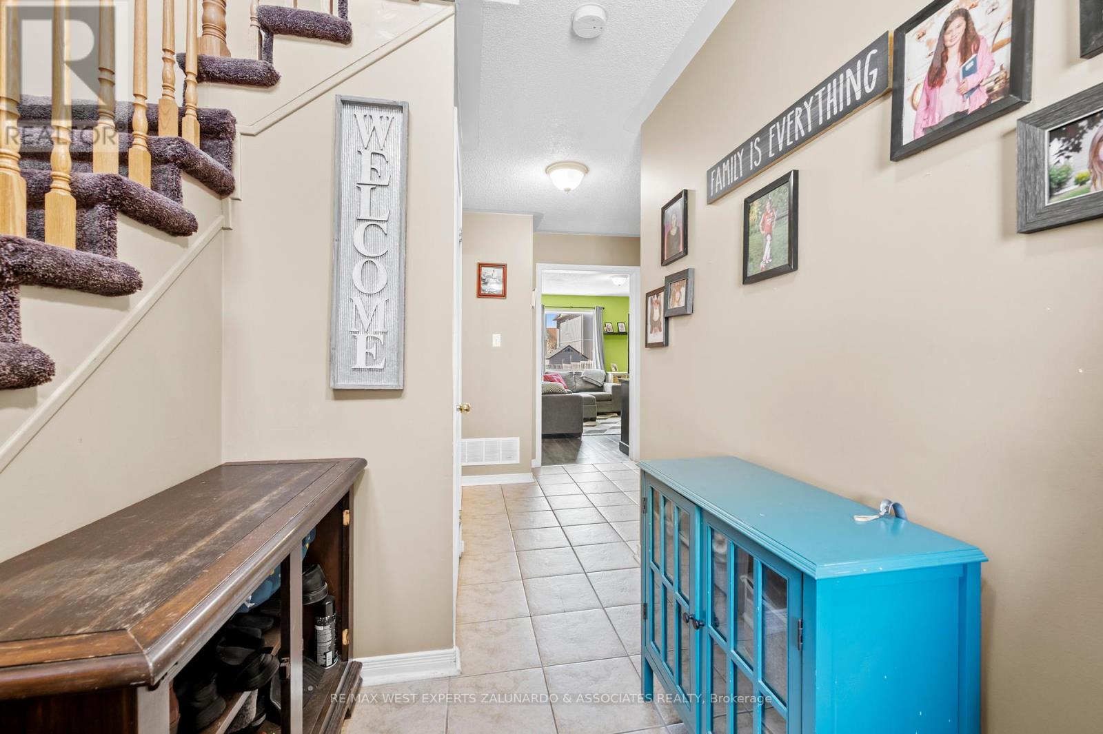 156 Stonemount Crescent, Essa, Ontario  L0M 1B4 - Photo 4 - N12145211
