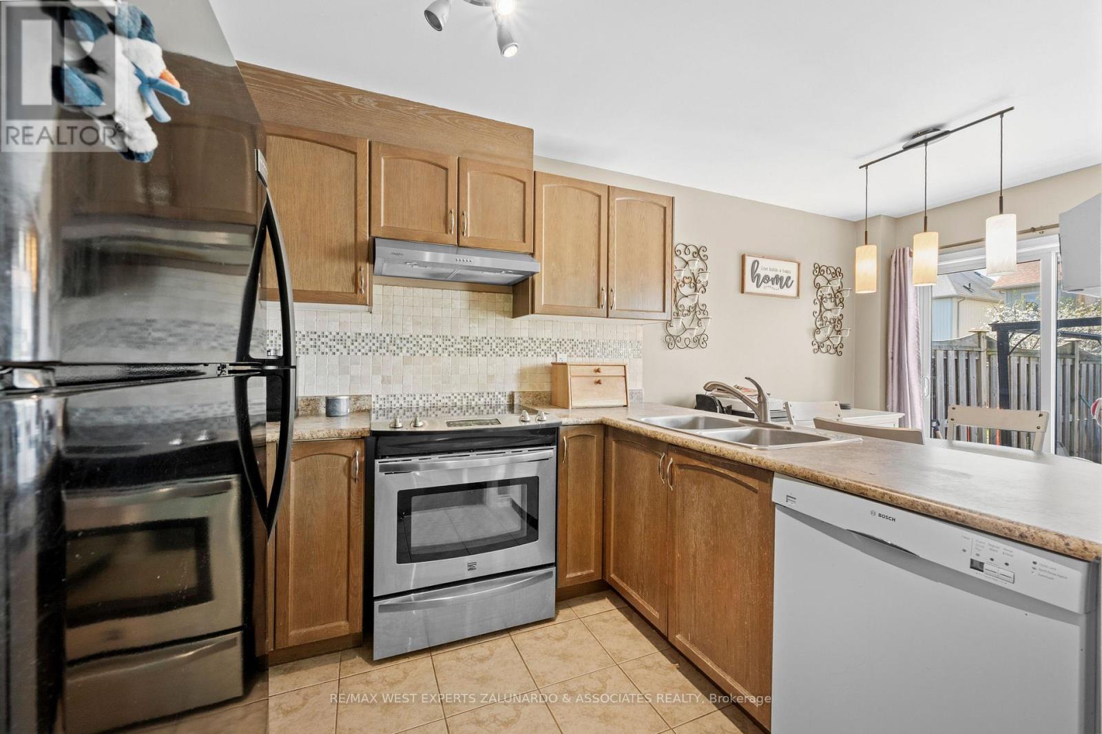 156 Stonemount Crescent, Essa, Ontario  L0M 1B4 - Photo 5 - N12145211