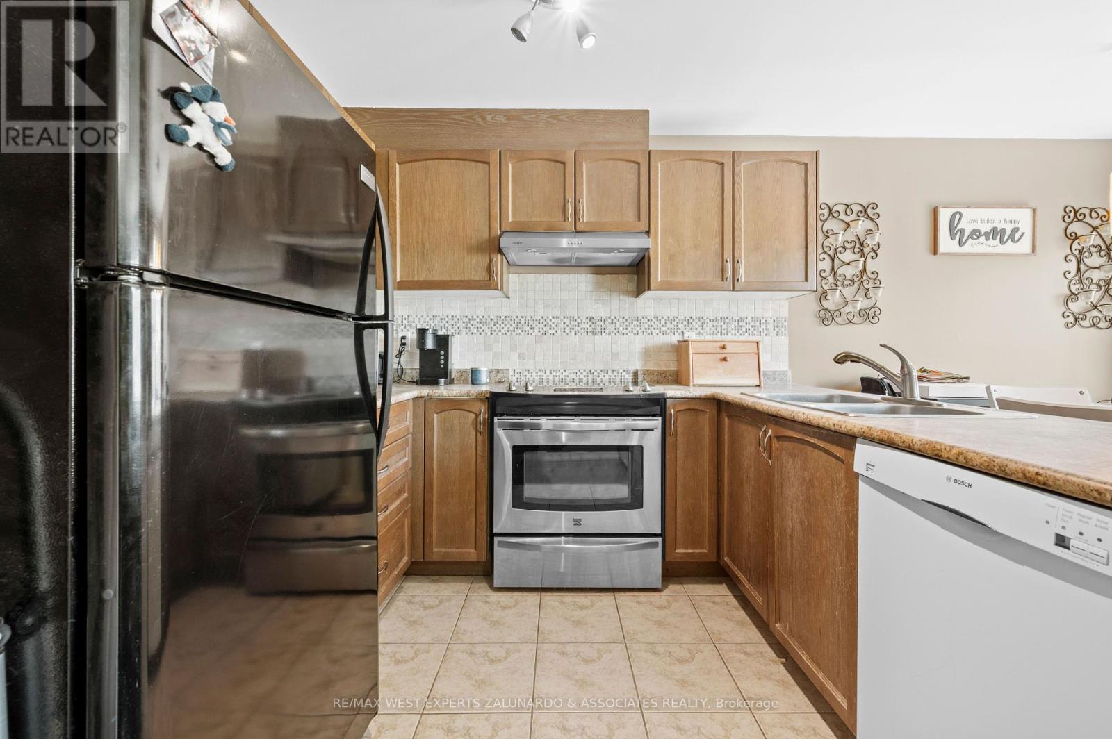 156 Stonemount Crescent, Essa, Ontario  L0M 1B4 - Photo 6 - N12145211