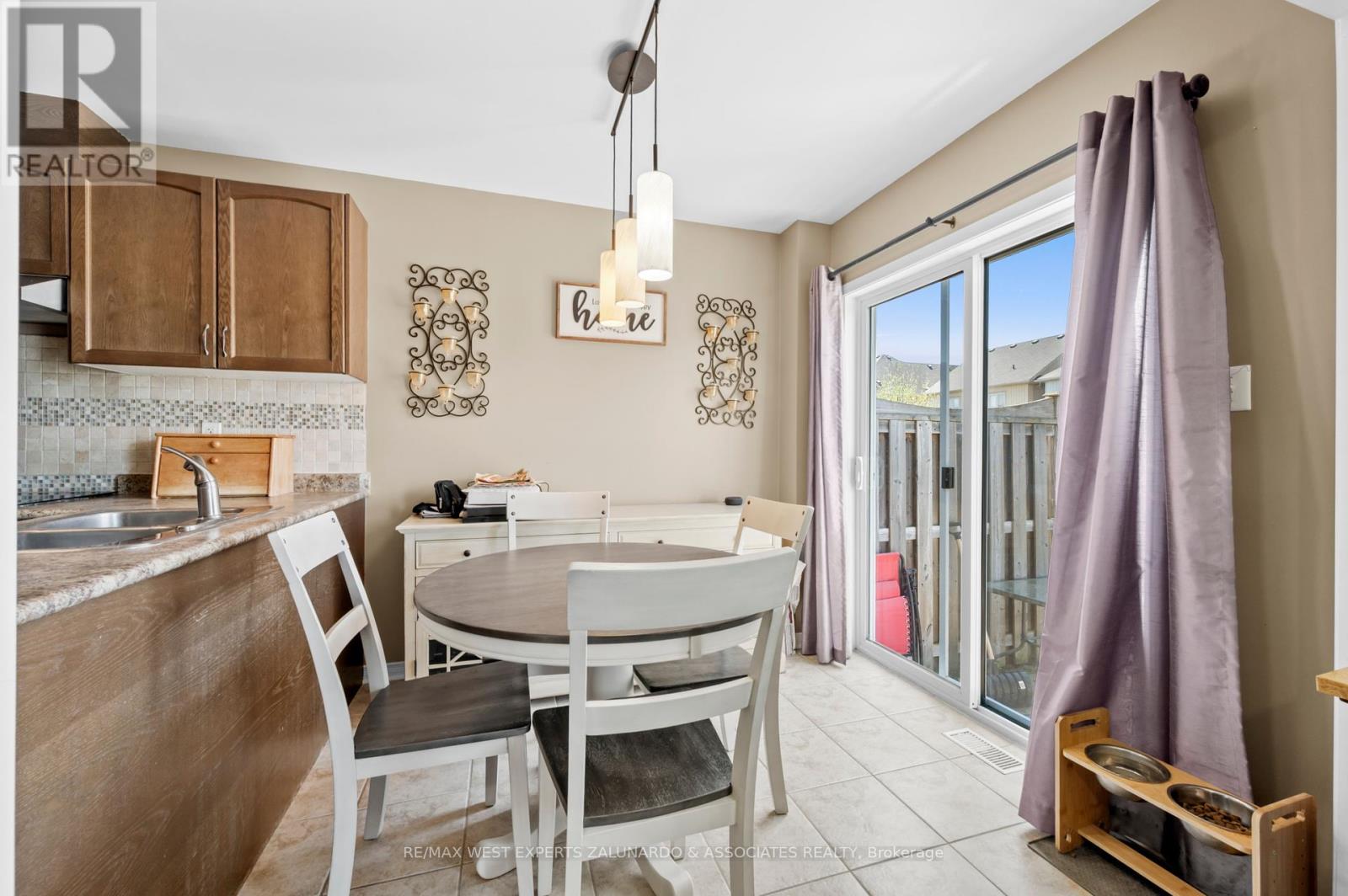156 Stonemount Crescent, Essa, Ontario  L0M 1B4 - Photo 8 - N12145211
