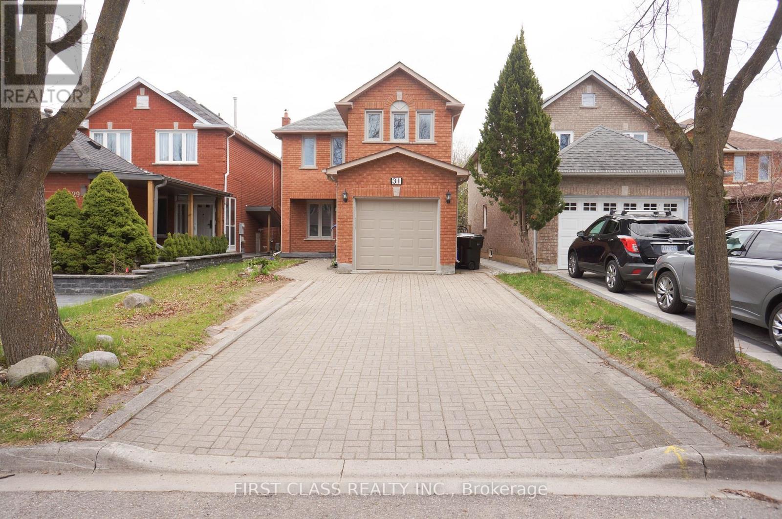 31 Elmpark Court, Richmond Hill, Ontario  L4C 9T8 - Photo 2 - N12145246