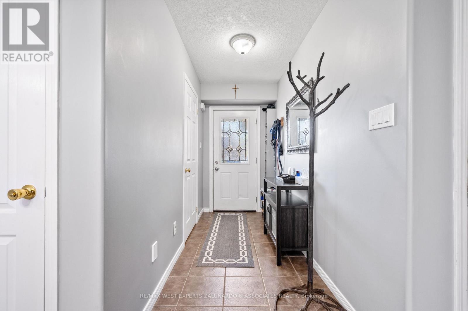 Property at 70 RUTHVEN CRESCENT image 4