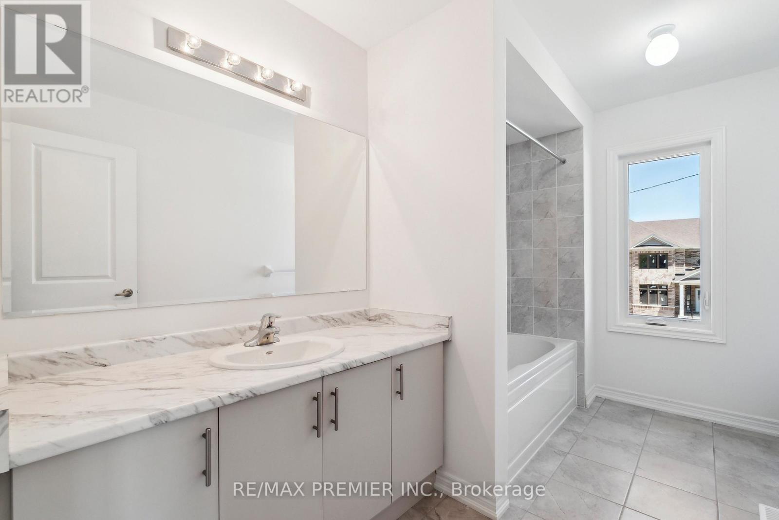 52 Baycroft Boulevard, Essa, Ontario  L0M 1B5 - Photo 11 - N12145280
