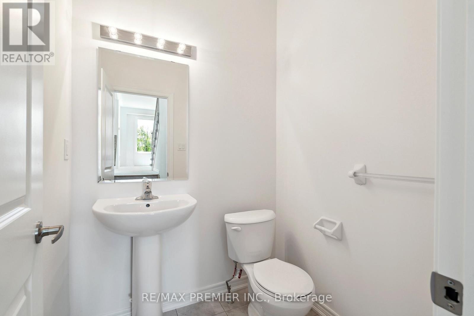 52 Baycroft Boulevard, Essa, Ontario  L0M 1B5 - Photo 18 - N12145280