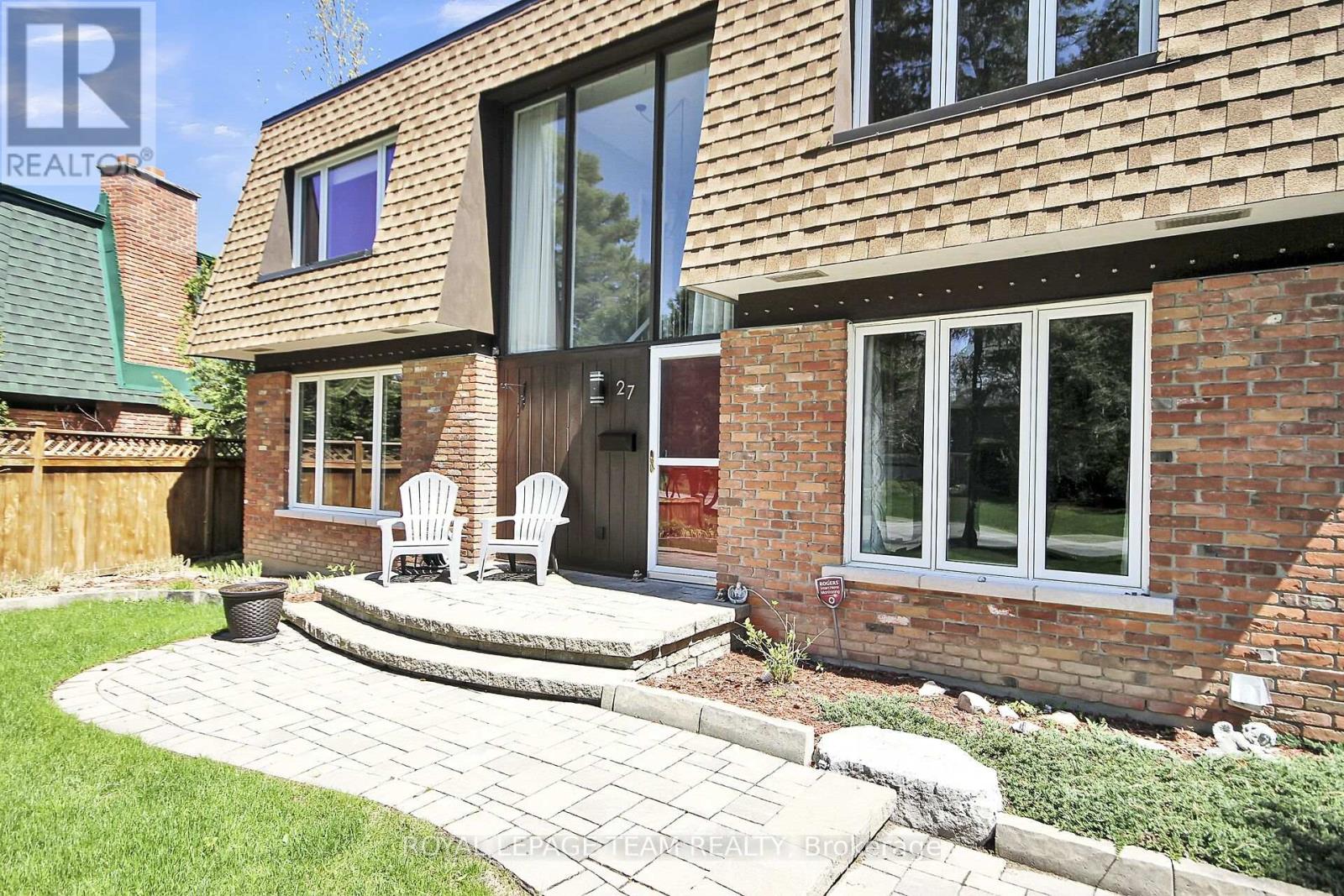 27 Sandwell Crescent, Ottawa, Ontario  K2K 1V2 - Photo 2 - X12145332