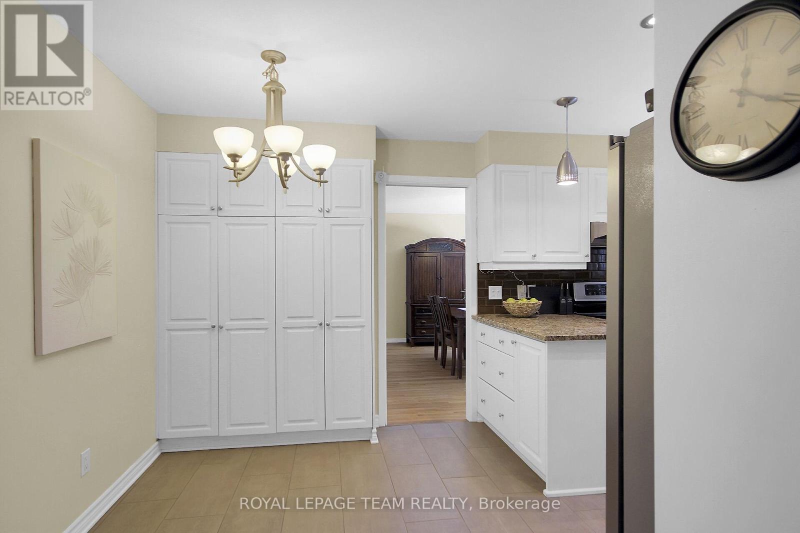 27 Sandwell Crescent, Ottawa, Ontario  K2K 1V2 - Photo 22 - X12145332