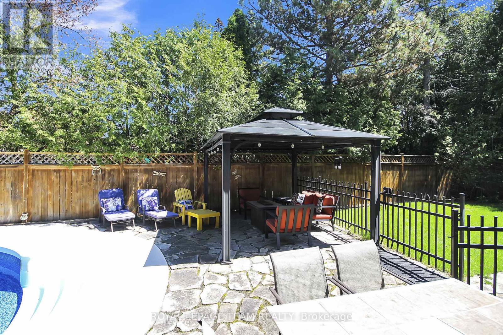 27 Sandwell Crescent, Ottawa, Ontario  K2K 1V2 - Photo 47 - X12145332