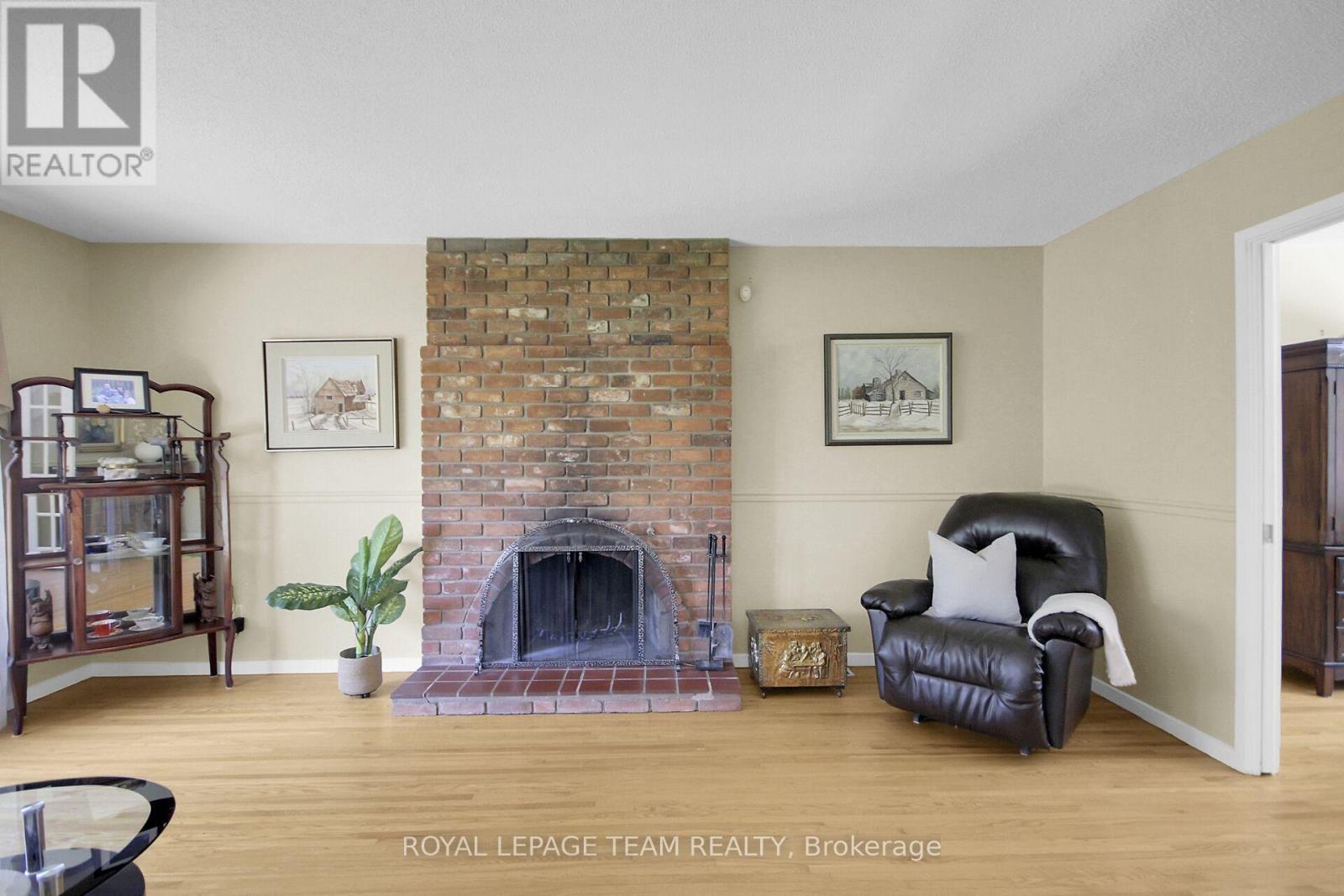 Property at 27 SANDWELL CRESCENT image 5