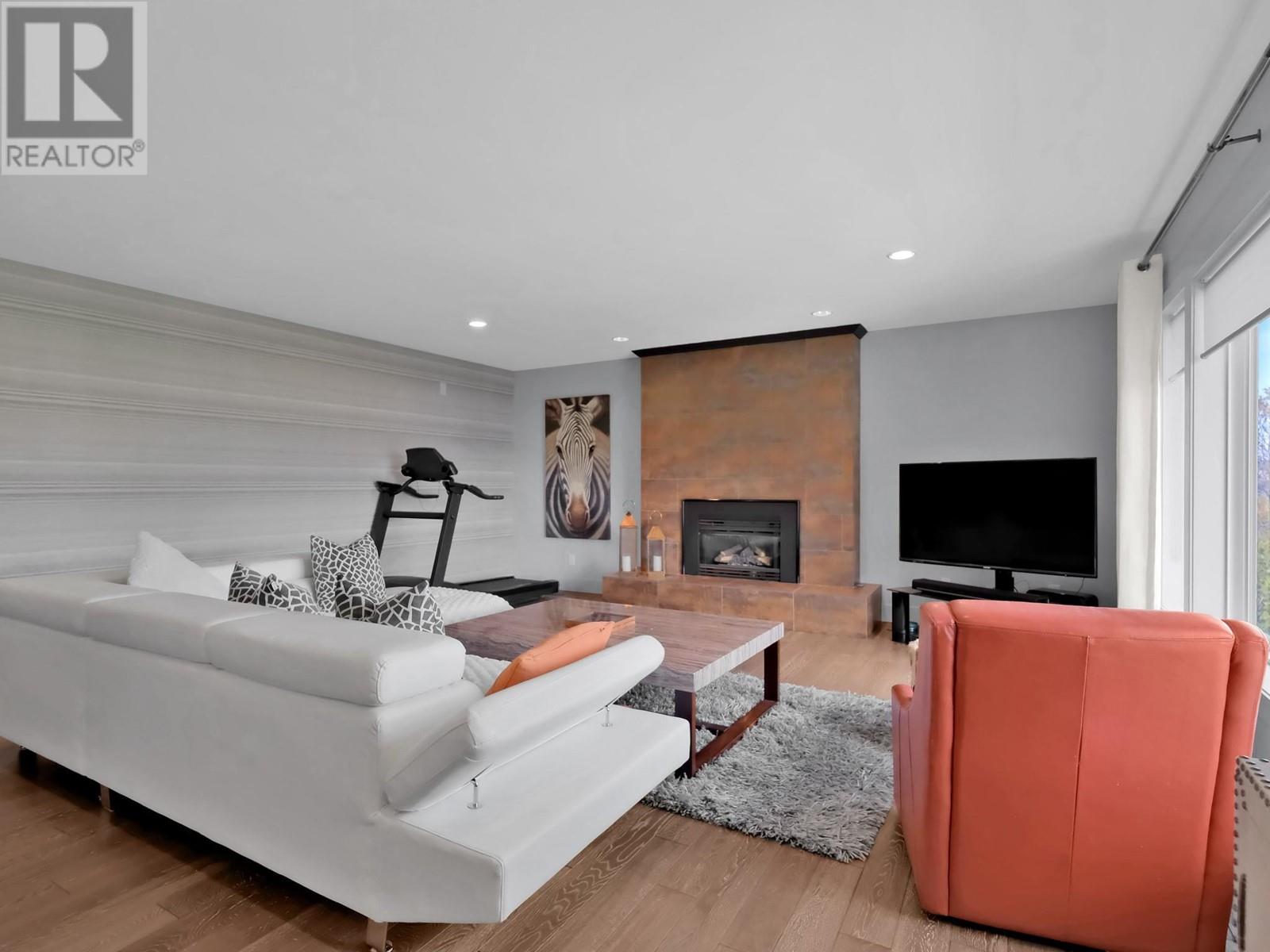 Property at 6090 Somerset Avenue image 2