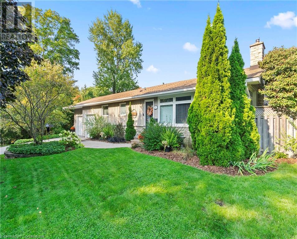 Property at 1257 HILLVIEW Crescent image 2