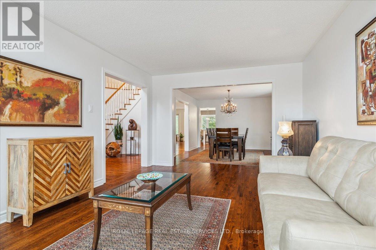 2317 Carpenters Circle, Oakville, Ontario  L6M 3C7 - Photo 7 - W12145090