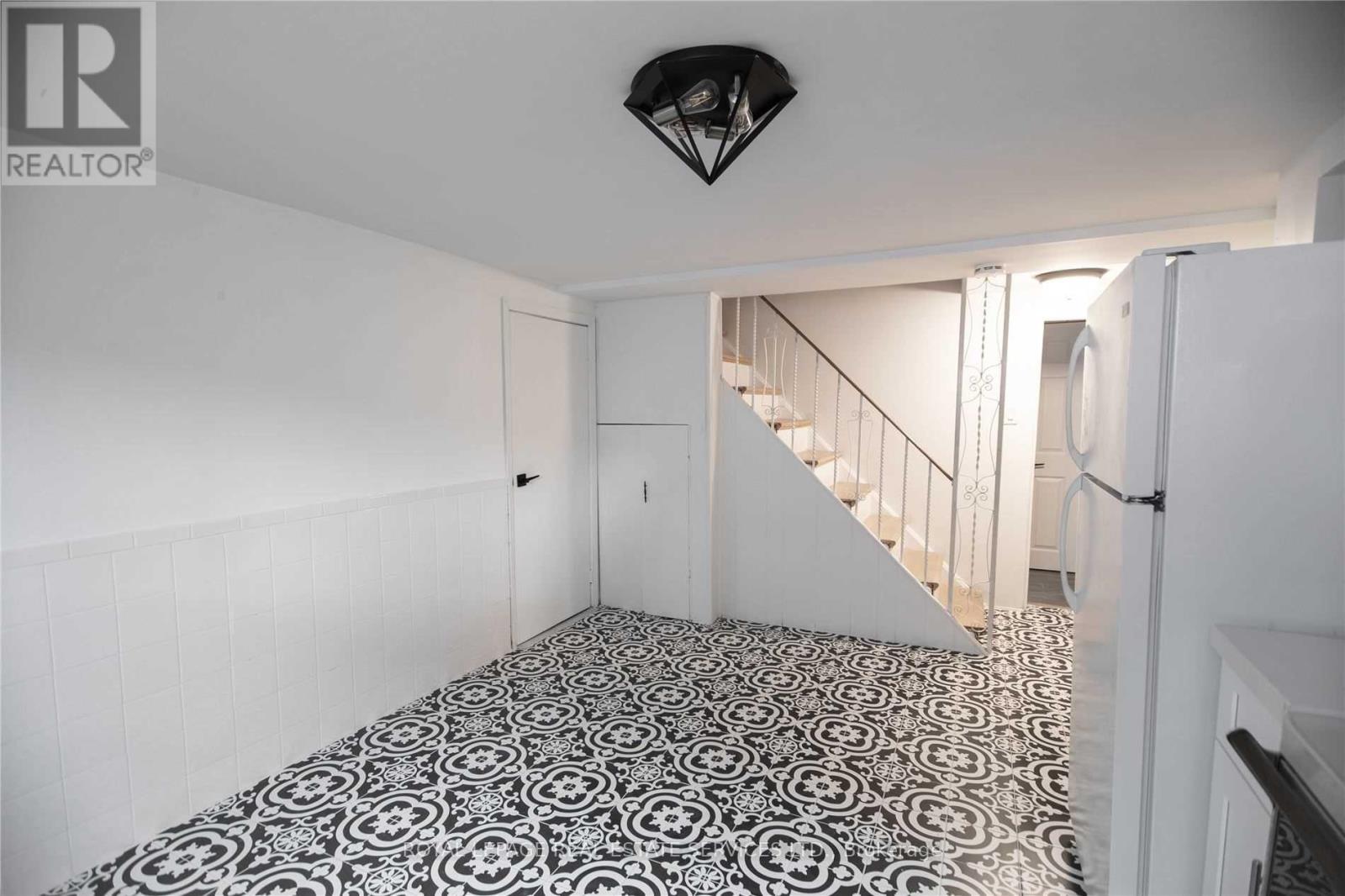 1010 Caledonia Road, Toronto (Yorkdale-Glen Park), Ontario  M6B 3Z1 - Photo 10 - W12145101