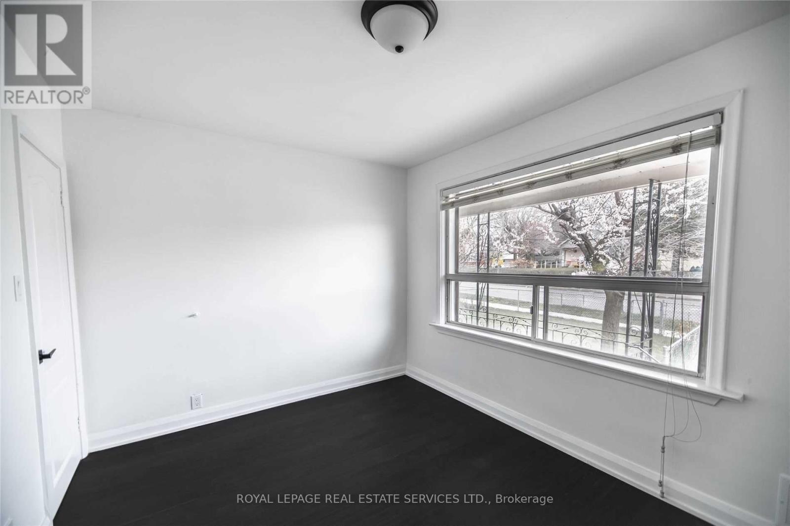 1010 Caledonia Road, Toronto (Yorkdale-Glen Park), Ontario  M6B 3Z1 - Photo 14 - W12145101