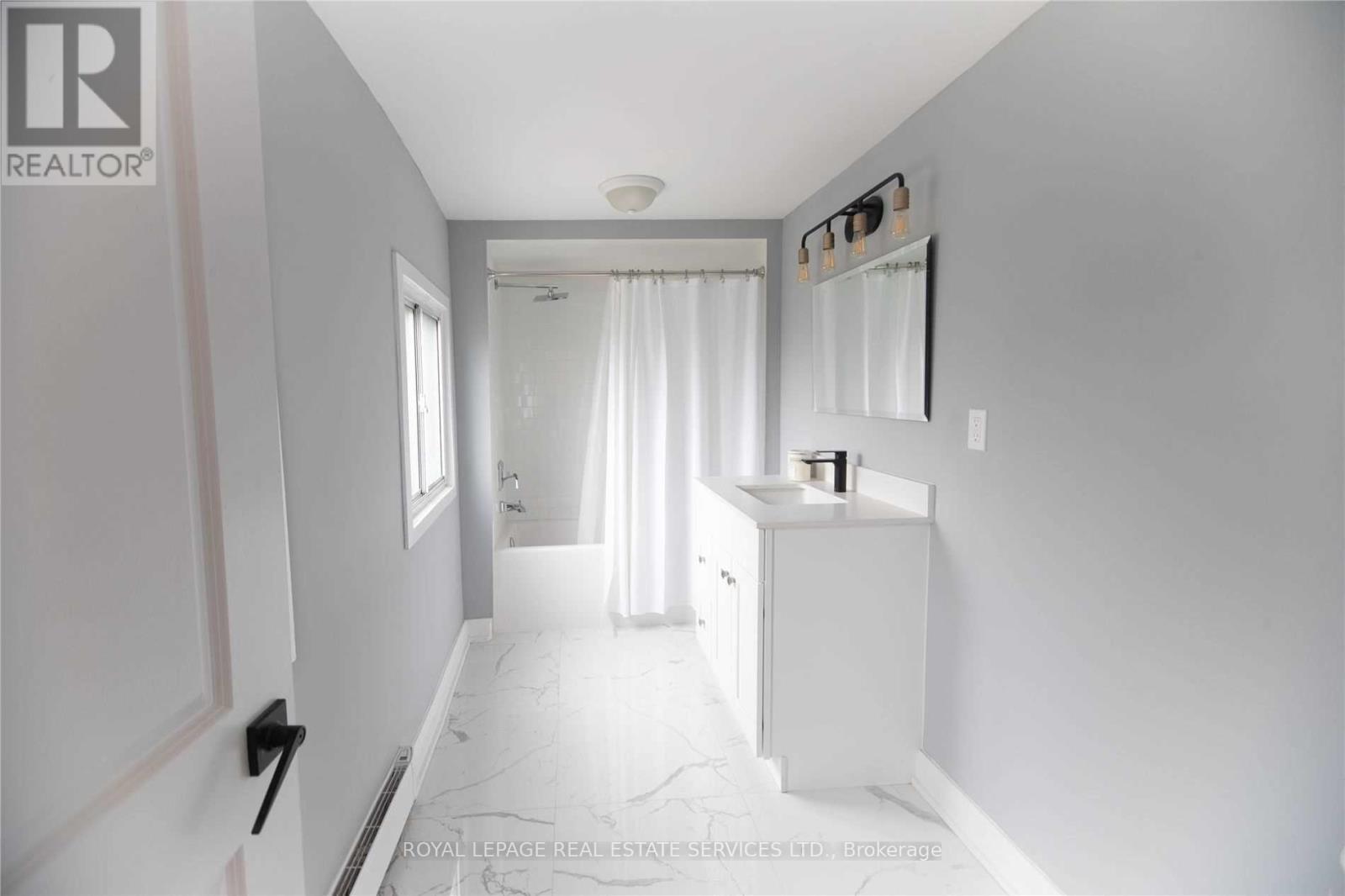 1010 Caledonia Road, Toronto (Yorkdale-Glen Park), Ontario  M6B 3Z1 - Photo 25 - W12145101