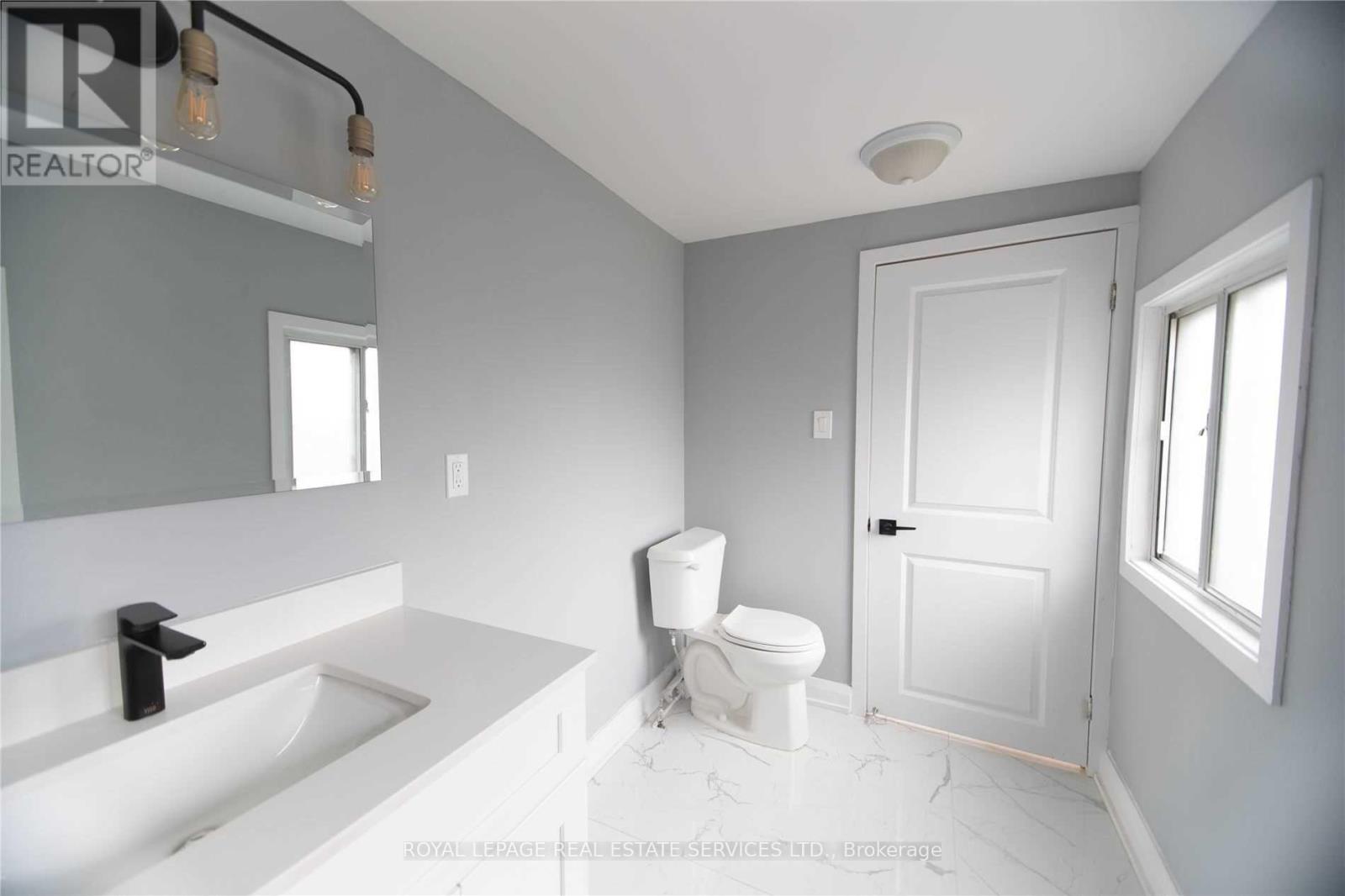 1010 Caledonia Road, Toronto (Yorkdale-Glen Park), Ontario  M6B 3Z1 - Photo 26 - W12145101
