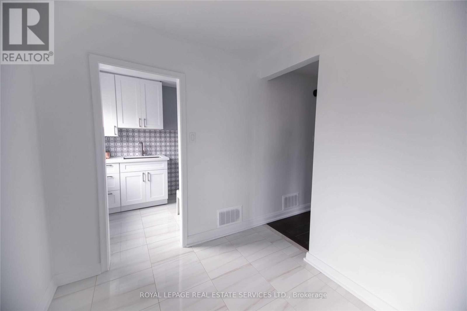 1010 Caledonia Road, Toronto (Yorkdale-Glen Park), Ontario  M6B 3Z1 - Photo 42 - W12145101