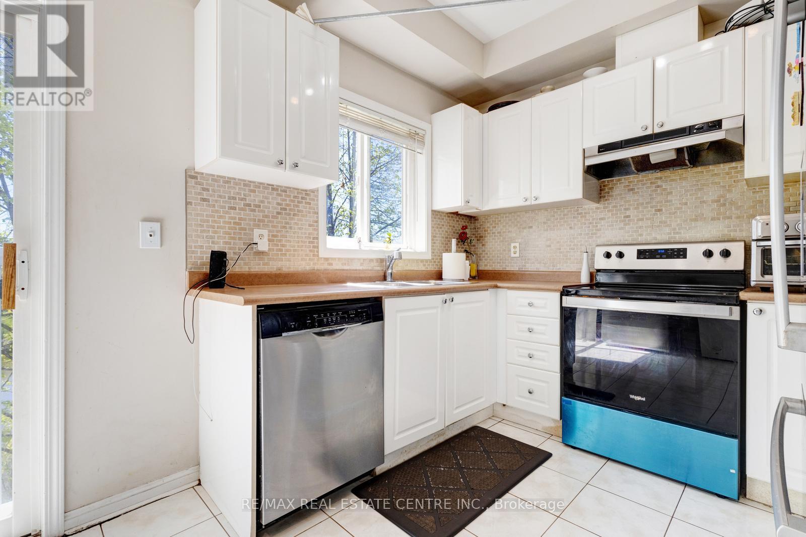 41 - 280 Hillcrest Avenue, Mississauga, Ontario  L5B 4L3 - Photo 17 - W12145118