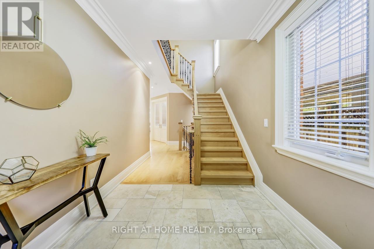 3 Westrose Avenue, Toronto, Ontario  M8X 1Z9 - Photo 4 - W12145121