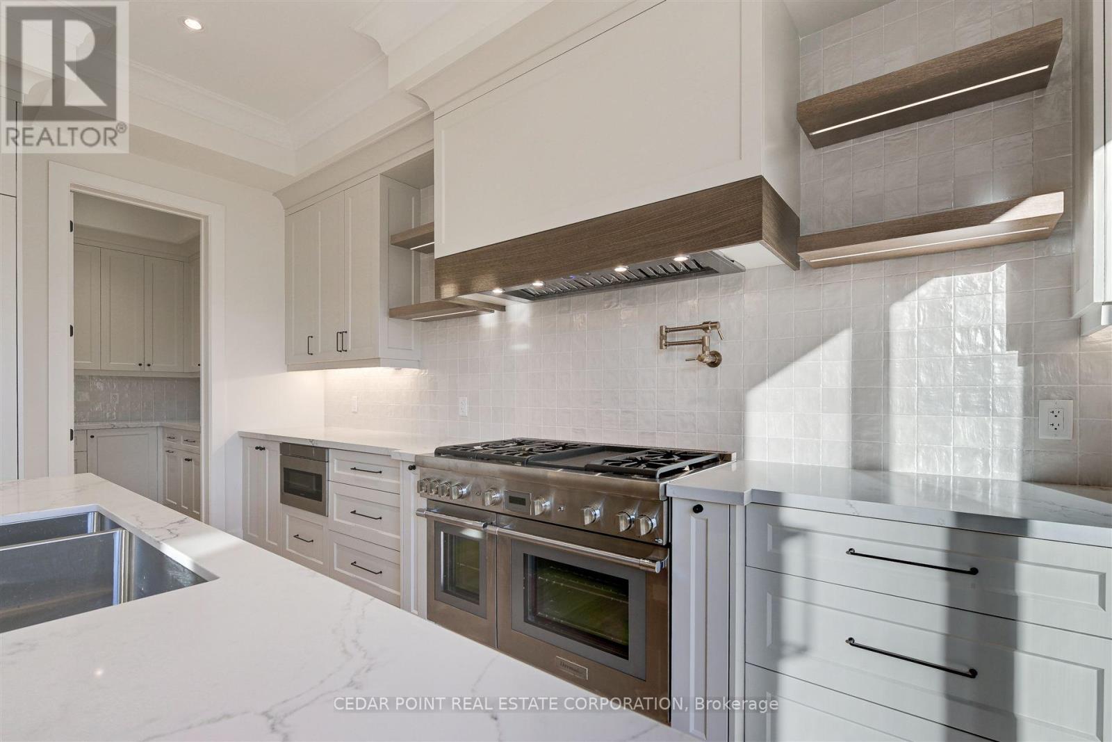 15 Drury Lane, Toronto, Ontario  M9P 1P8 - Photo 10 - W12145142