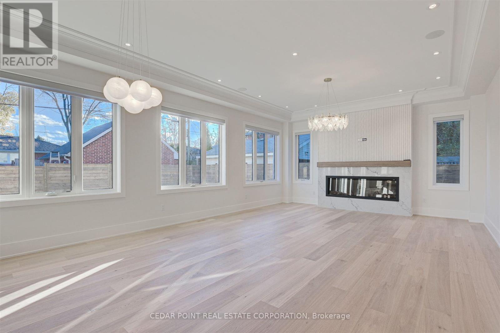 15 Drury Lane, Toronto, Ontario  M9P 1P8 - Photo 2 - W12145142