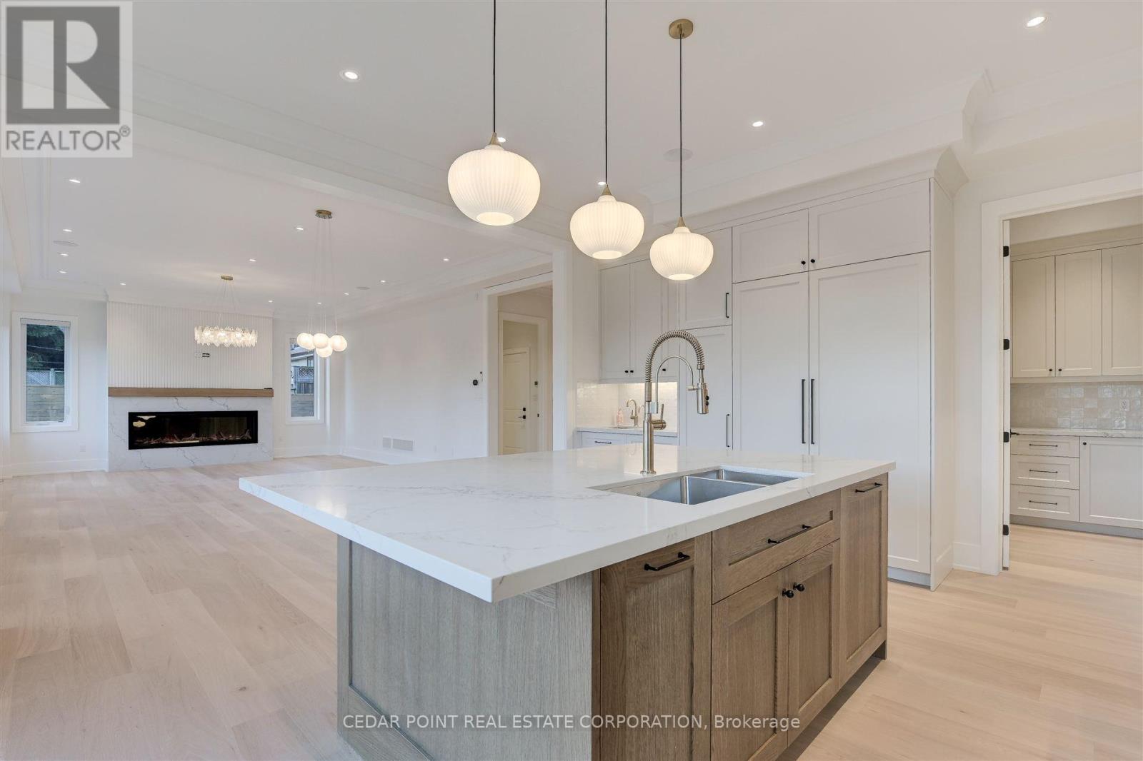 15 Drury Lane, Toronto, Ontario  M9P 1P8 - Photo 8 - W12145142