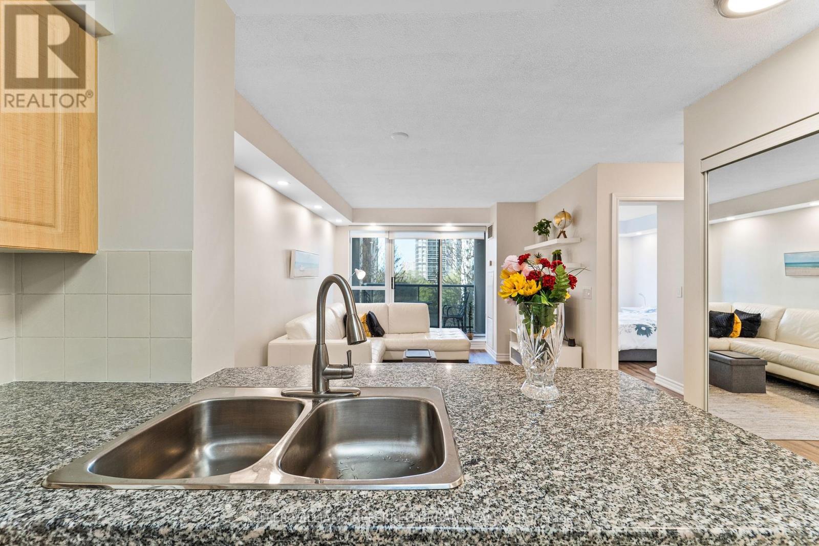 509 - 5 Michael Power Place, Toronto (Islington-City Centre West), Ontario  M9A 0A3 - Photo 11 - W12145172