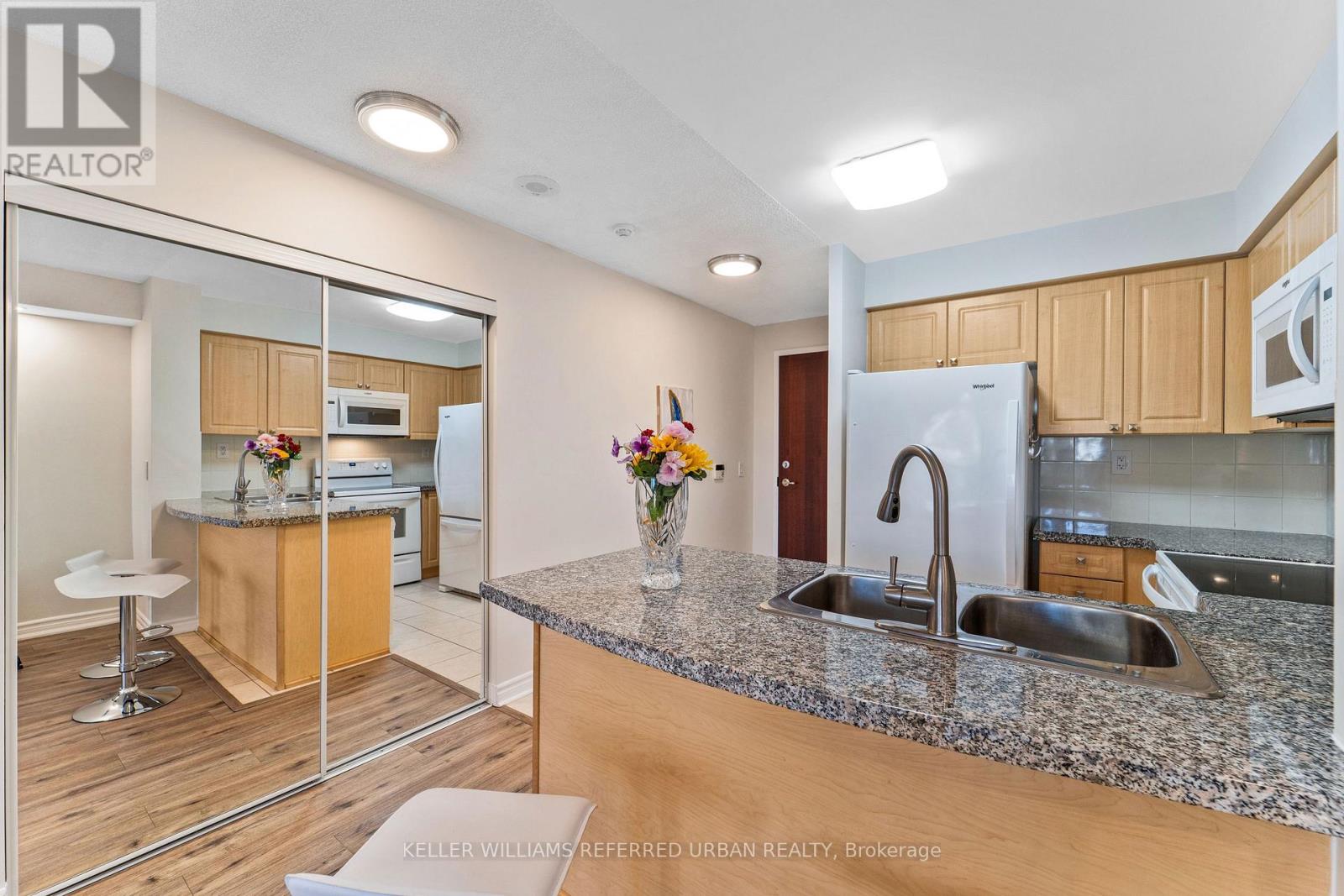 509 - 5 Michael Power Place, Toronto (Islington-City Centre West), Ontario  M9A 0A3 - Photo 12 - W12145172