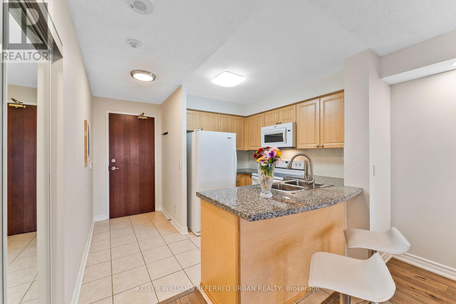 509 - 5 Michael Power Place, Toronto (Islington-City Centre West), Ontario  M9A 0A3 - Photo 7 - W12145172
