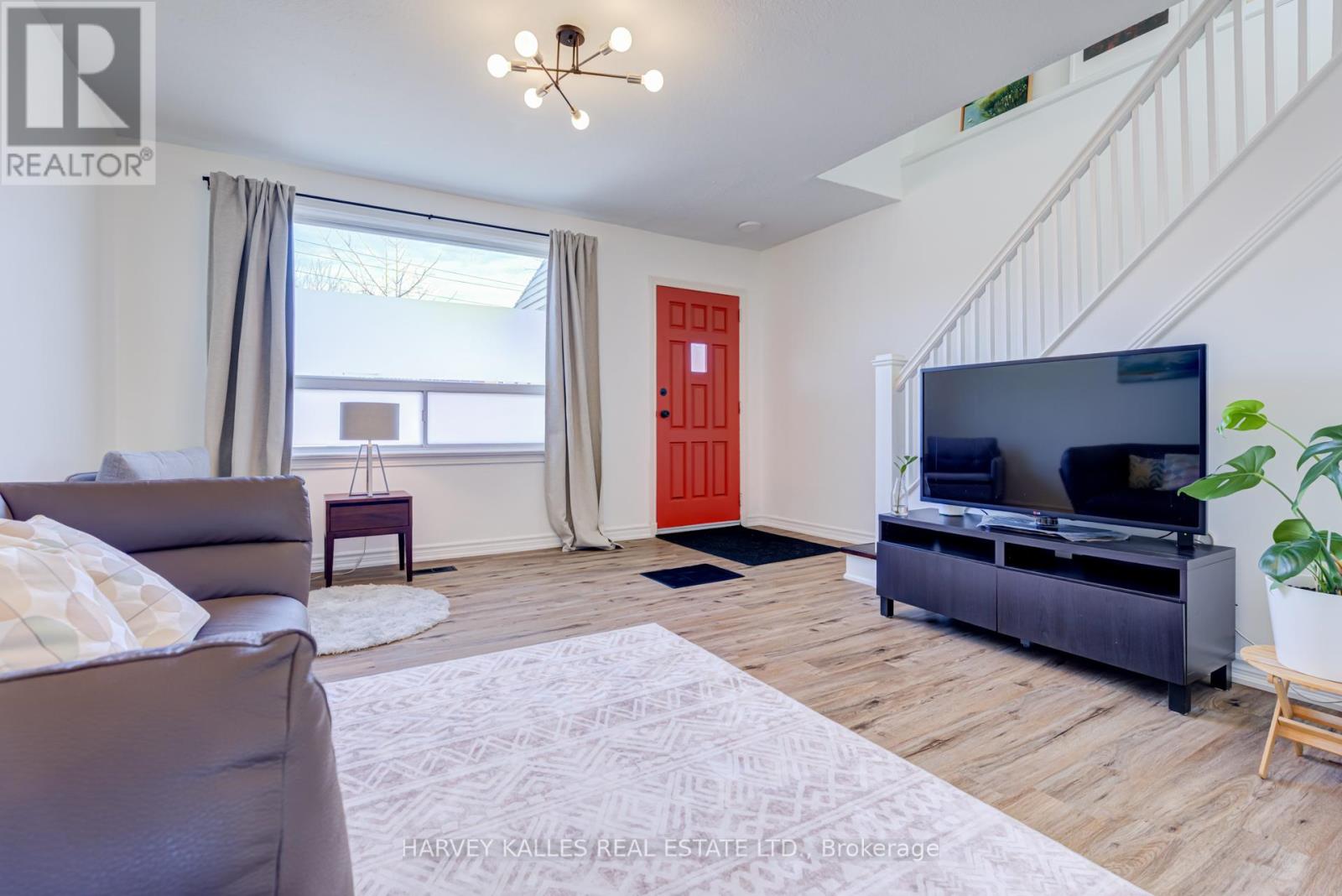 Property at 562 ROYAL YORK ROAD image 4