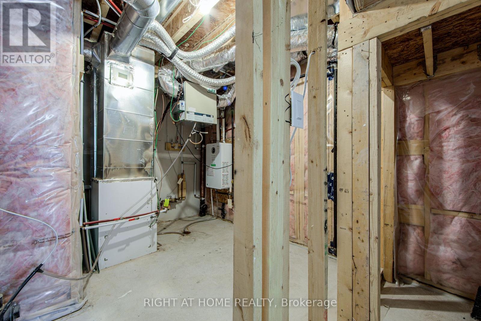 1270 Wintergreen Place, Milton, Ontario  L9E 1S4 - Photo 28 - W12145222