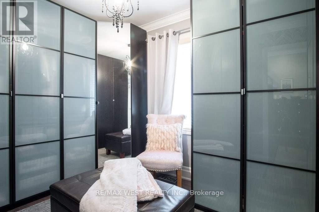 26 Brandon Avenue, Toronto, Ontario  M6H 2C9 - Photo 13 - W12145269
