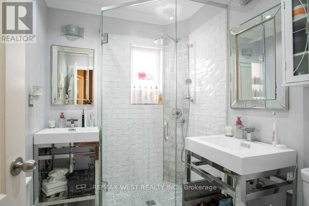 26 Brandon Avenue, Toronto, Ontario  M6H 2C9 - Photo 15 - W12145269