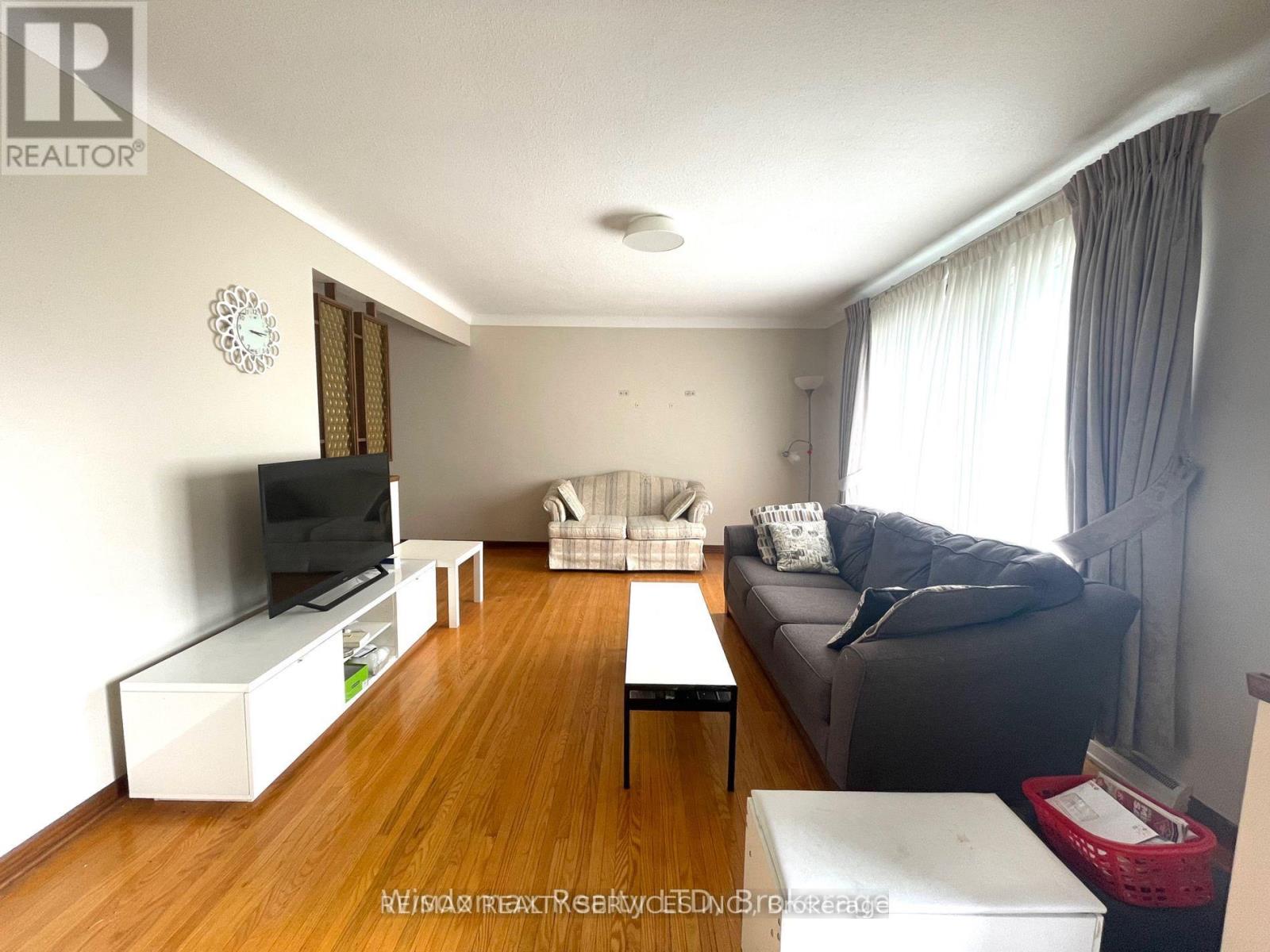 1 Donlon Circle, St. Catharines, Ontario  L2T 2N4 - Photo 2 - X12145098