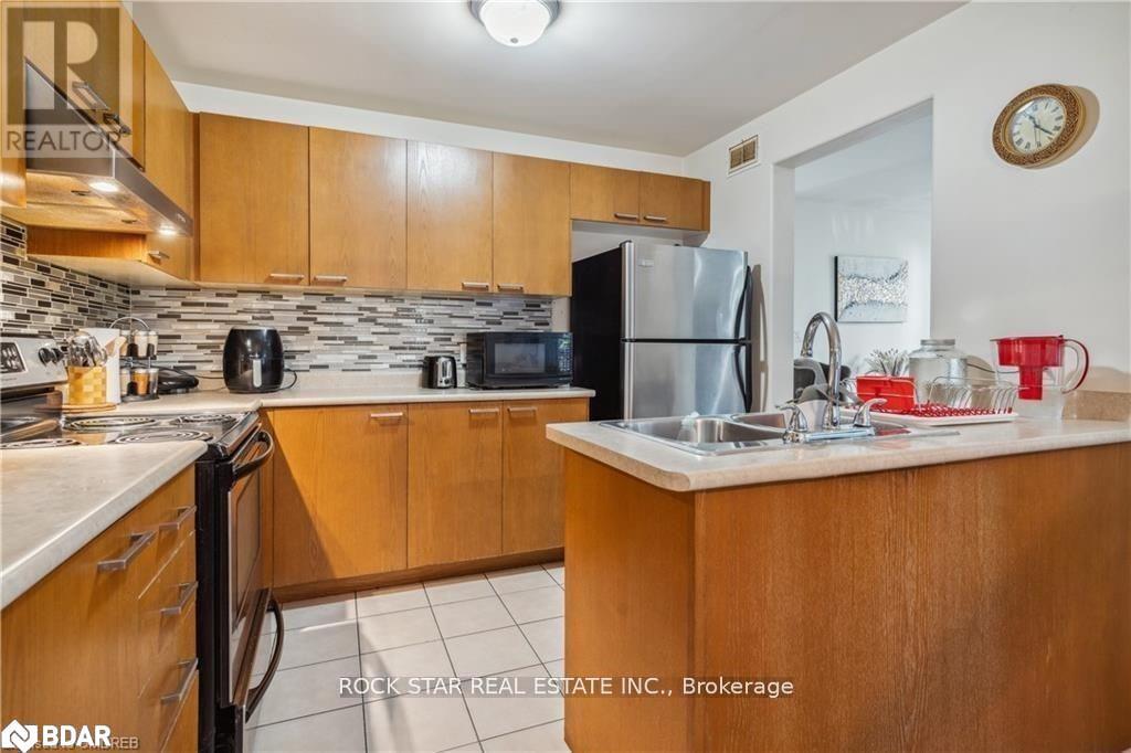 36 Chicory Crescent, St. Catharines, Ontario  L2R 6K7 - Photo 14 - X12145143