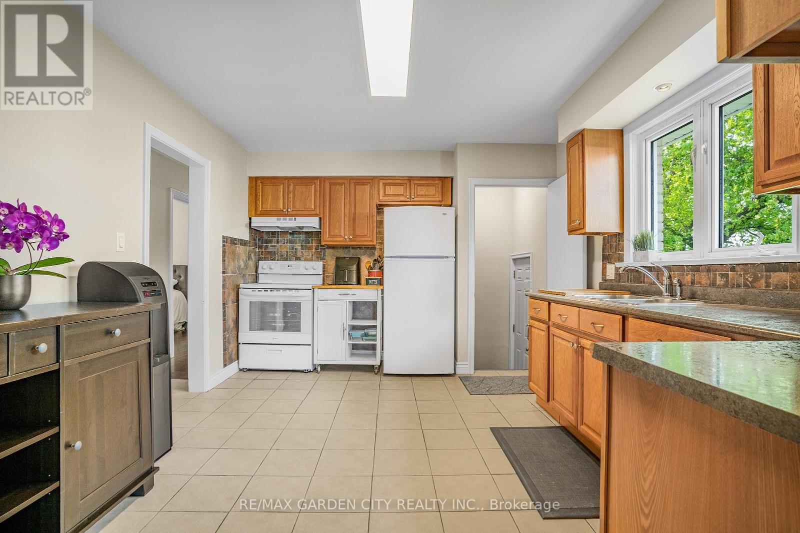 174 Mud Street W, Grimsby (Grimsby Escarpment), Ontario  L0R 1M0 - Photo 11 - X12145220