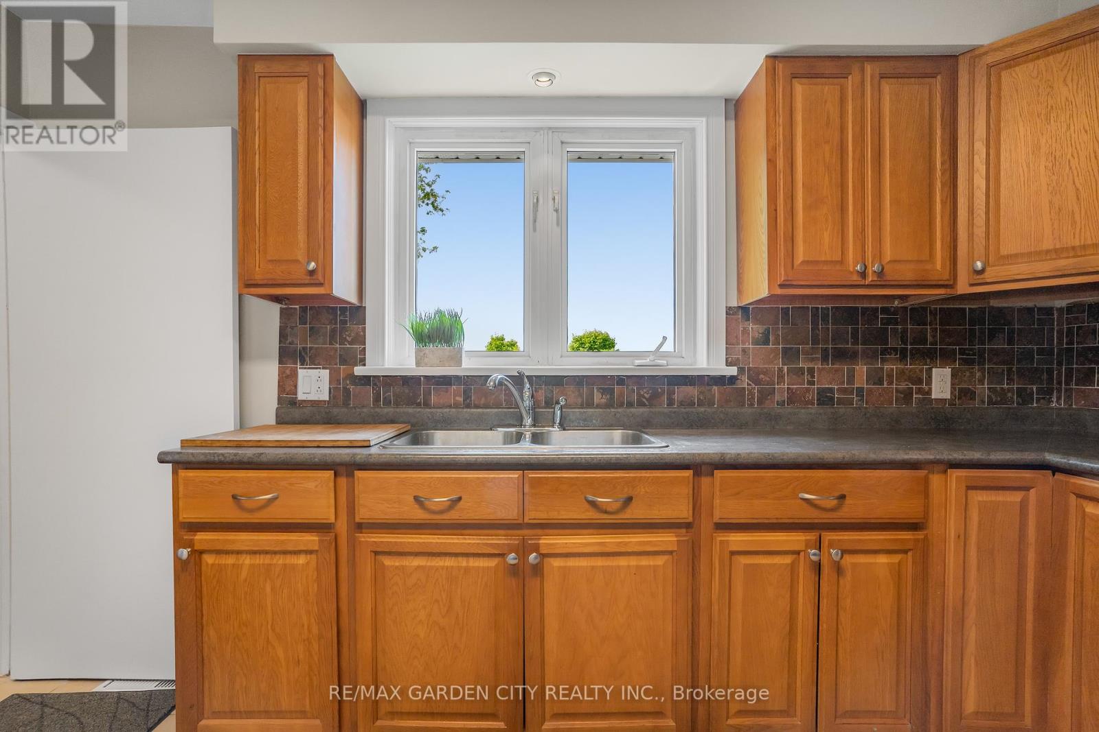 174 Mud Street W, Grimsby (Grimsby Escarpment), Ontario  L0R 1M0 - Photo 15 - X12145220