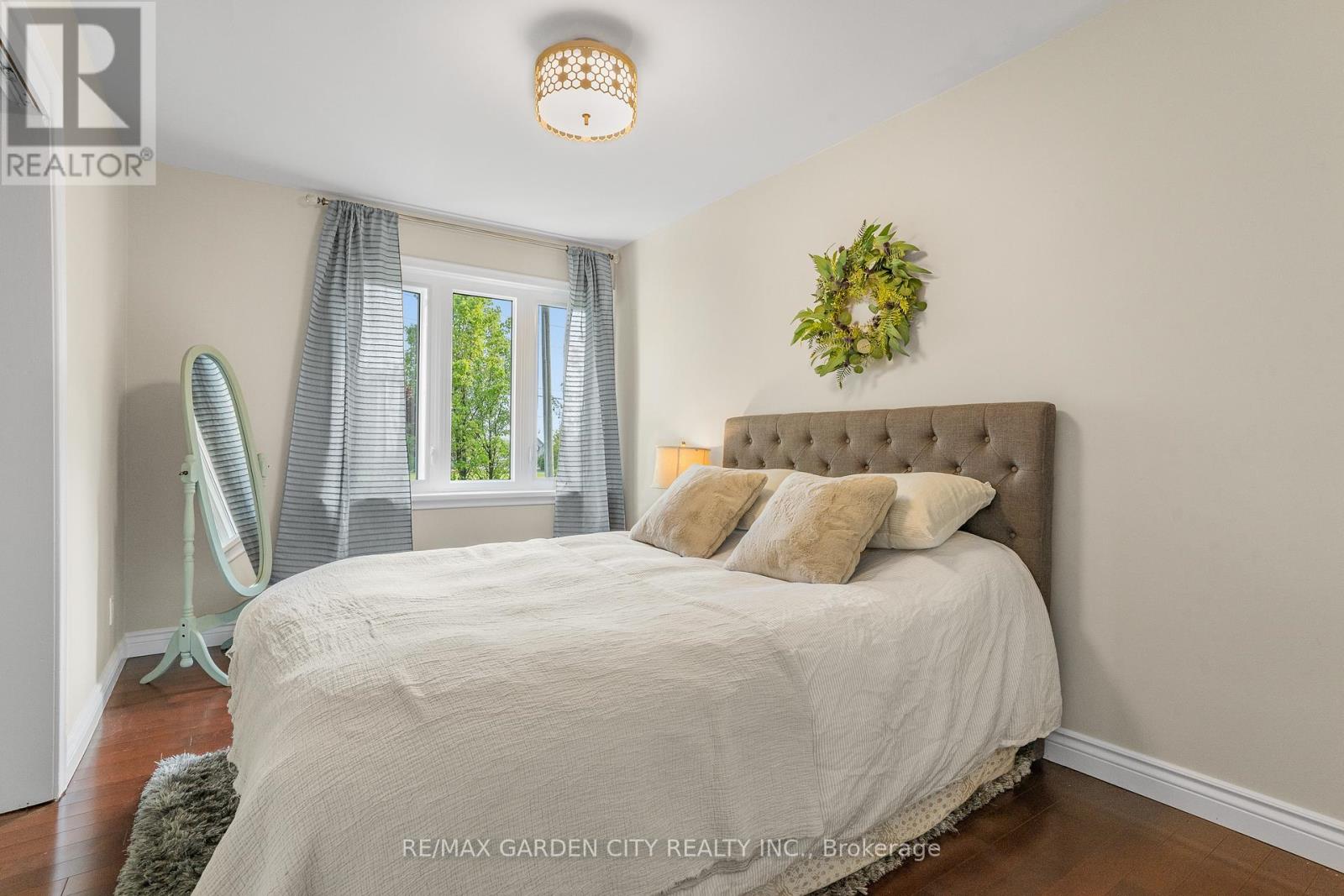 174 Mud Street W, Grimsby (Grimsby Escarpment), Ontario  L0R 1M0 - Photo 18 - X12145220