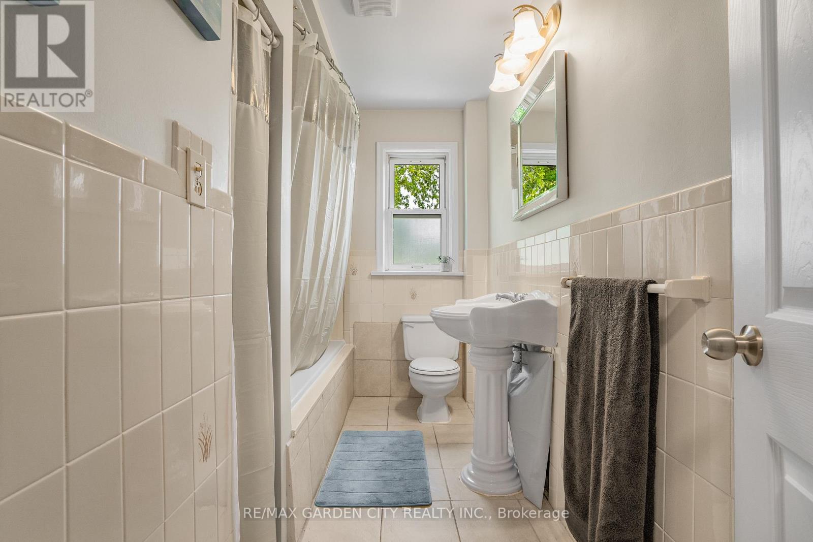 174 Mud Street W, Grimsby (Grimsby Escarpment), Ontario  L0R 1M0 - Photo 20 - X12145220