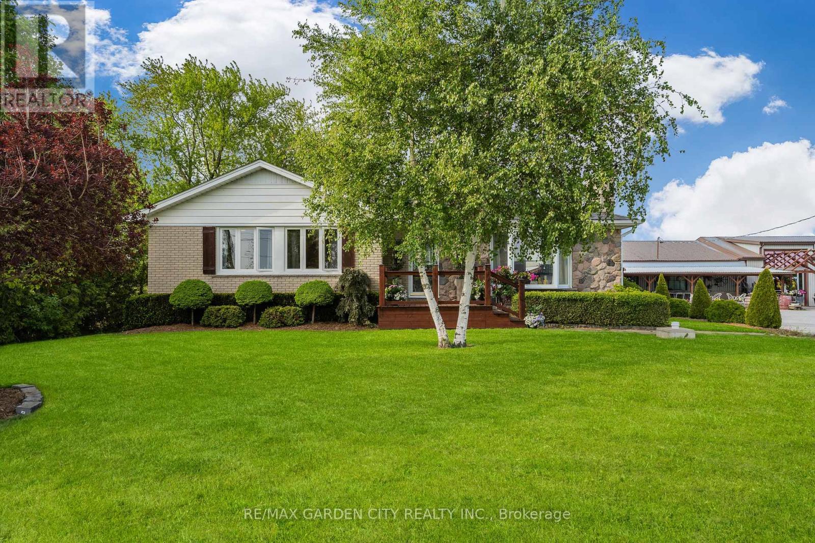 174 Mud Street W, Grimsby (Grimsby Escarpment), Ontario  L0R 1M0 - Photo 3 - X12145220