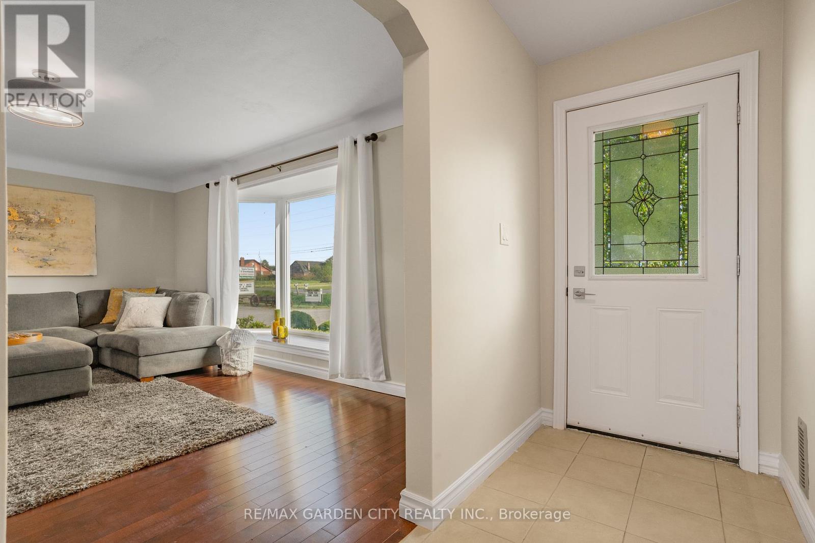 174 Mud Street W, Grimsby (Grimsby Escarpment), Ontario  L0R 1M0 - Photo 6 - X12145220