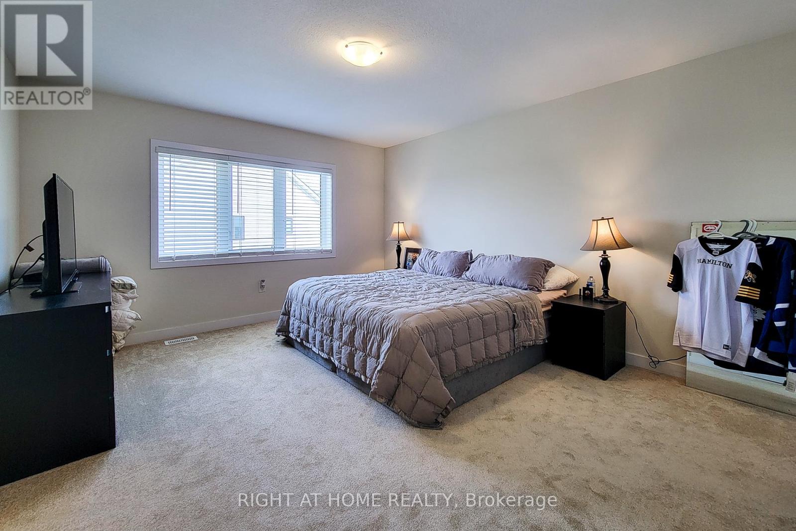 8 Owl Lane, Haldimand, Ontario  N3W 0G4 - Photo 11 - X12145263