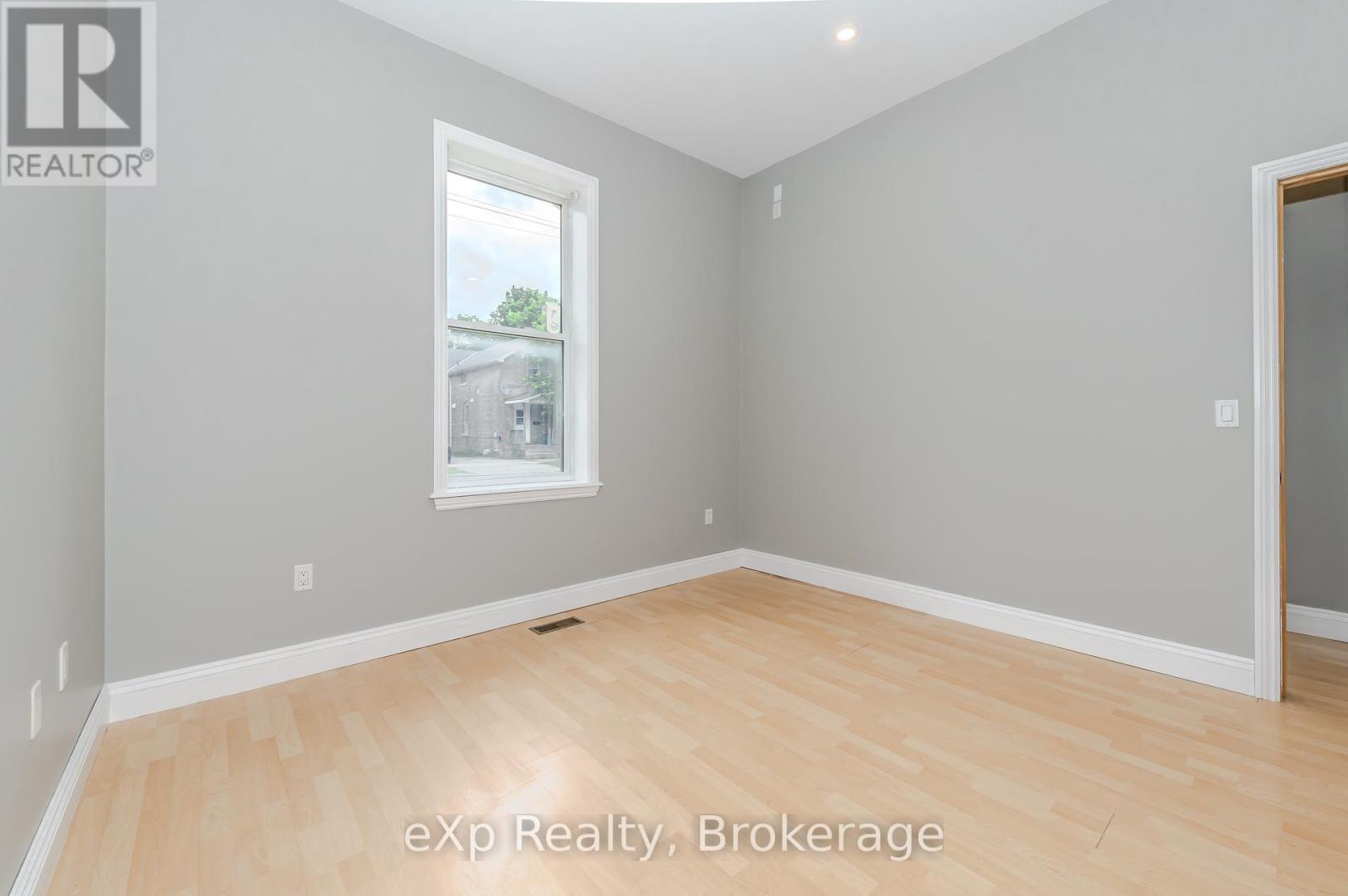 12 Fleet Street, Brant, Ontario  N3T 3S7 - Photo 22 - X12034490