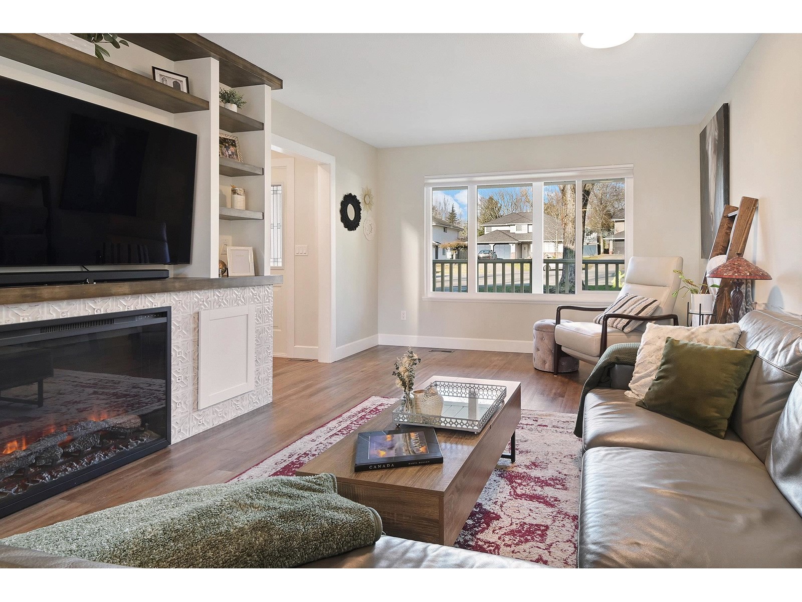 Property at 18274 58A AVENUE image 2