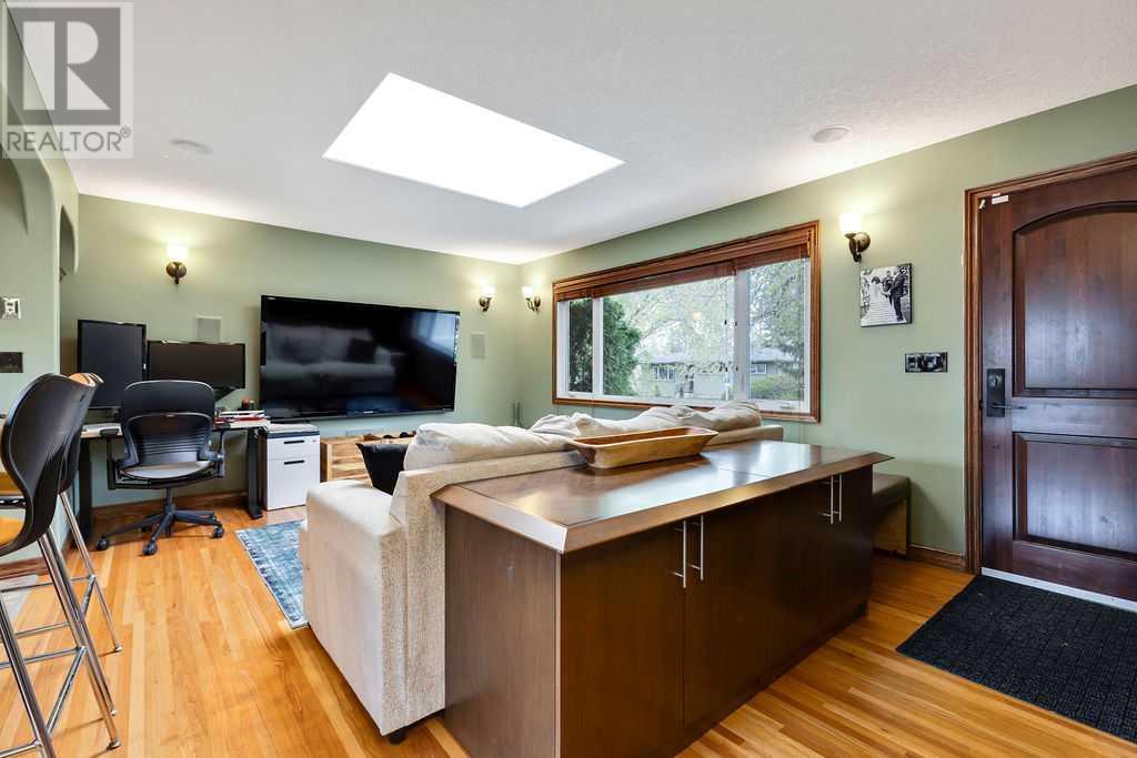 Property at 2756 Grant Crescent SW image 3