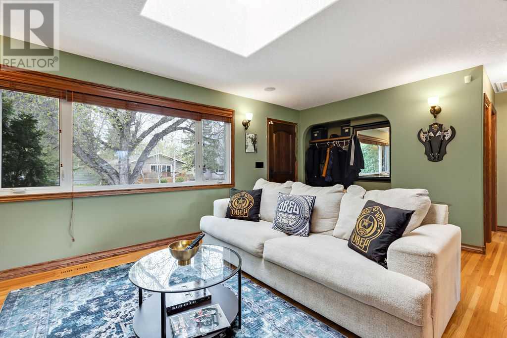Property at 2756 Grant Crescent SW image 4